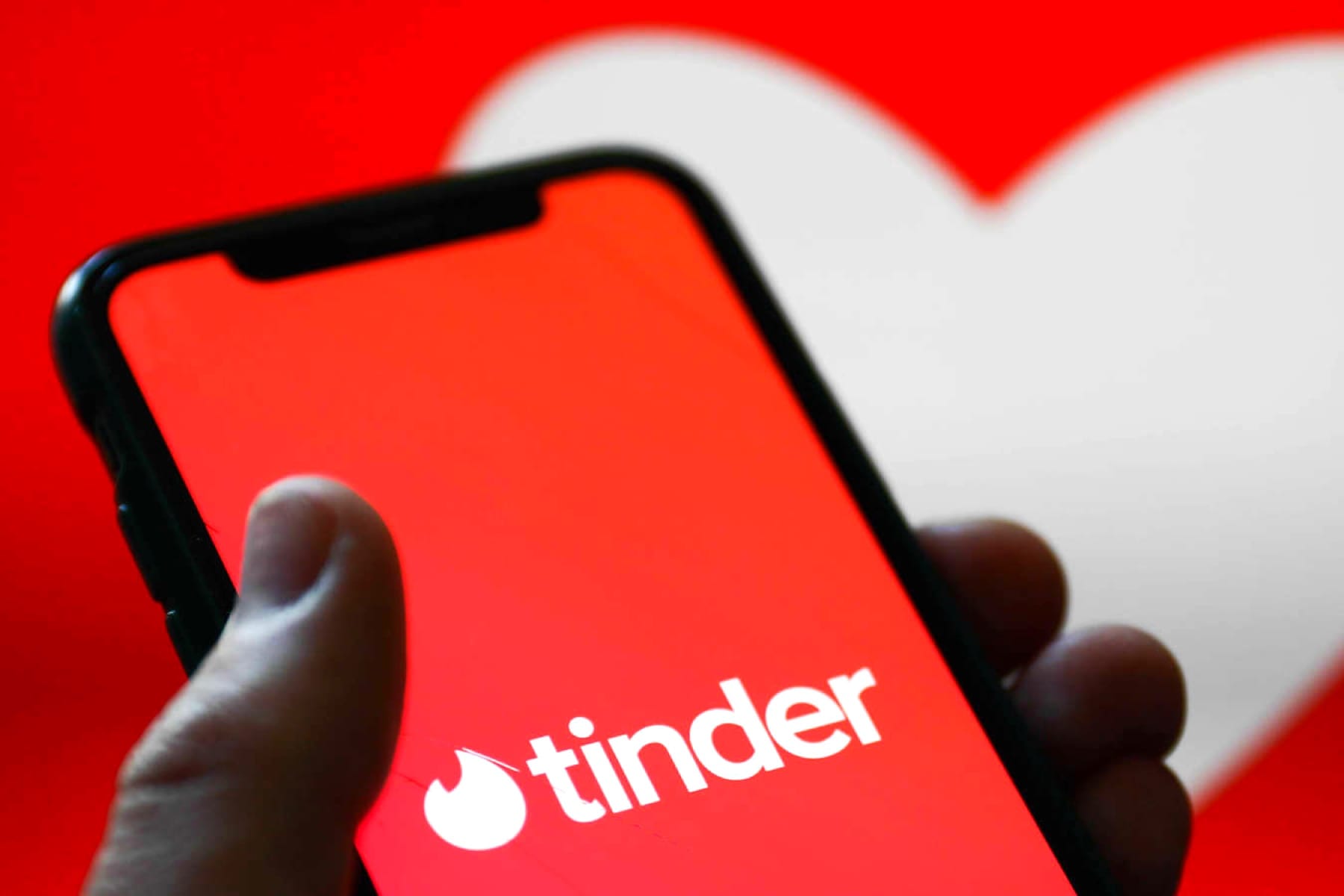 Tinder повністю закриває свою програму для росіян