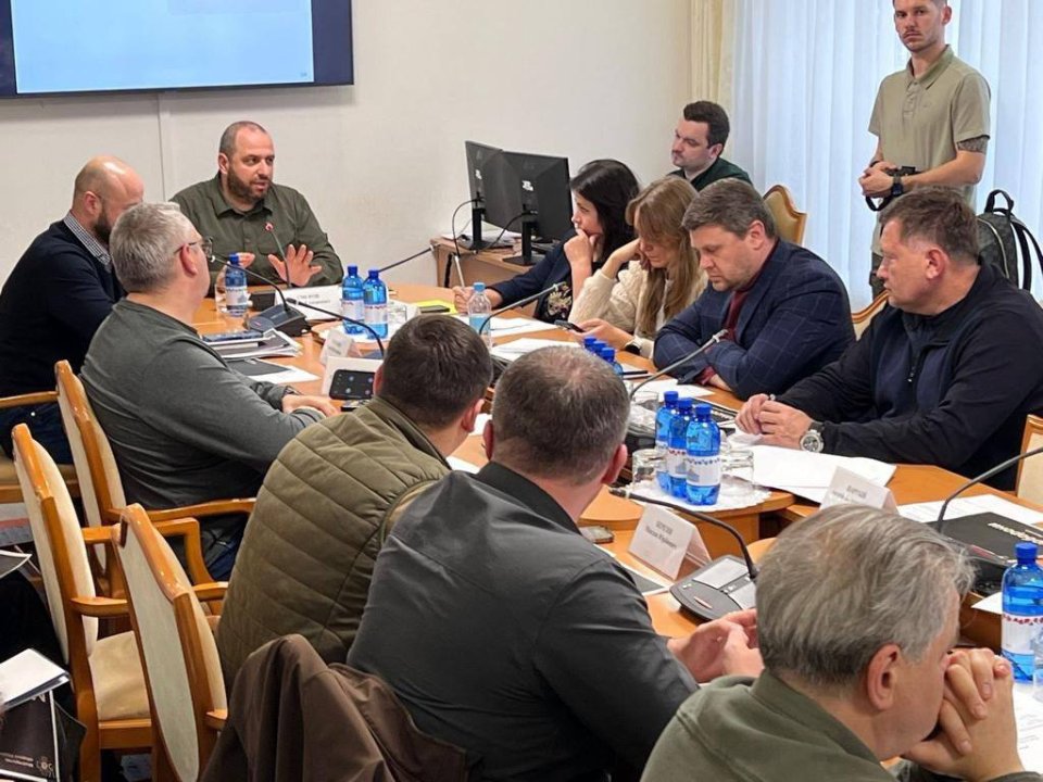 Міністр оборони представив свою команду «оборонному» комітету