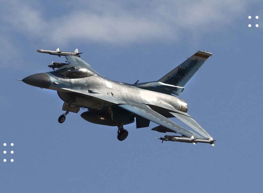 Українські пілоти навчаються на F-16 у США – Пентагон