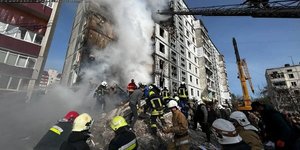 Ракетний удар РФ по житловій багатоповерхівці в Умані (Фото:
