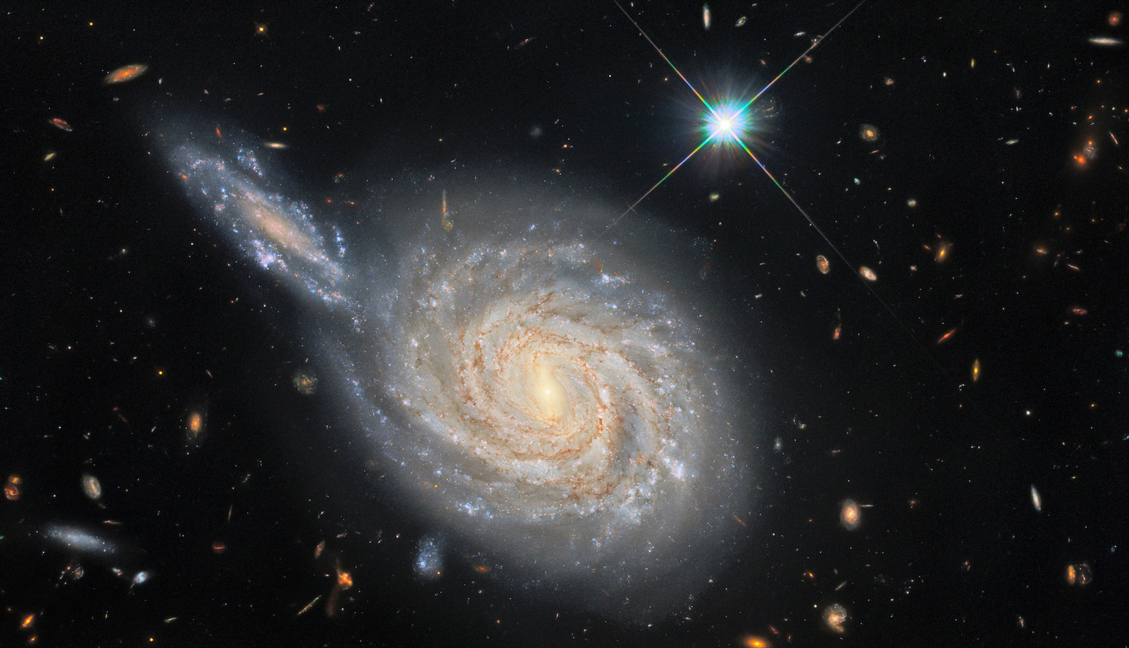 Телескоп Hubble зафіксував «зіткнення галактик»