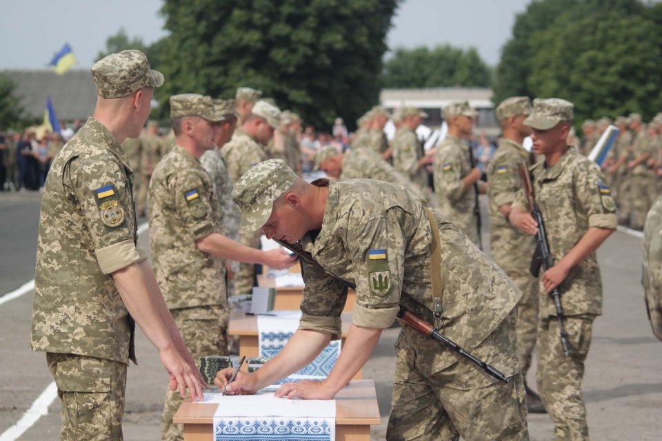 Зеленський пропонує скасувати призов громадян на термінову військову службу