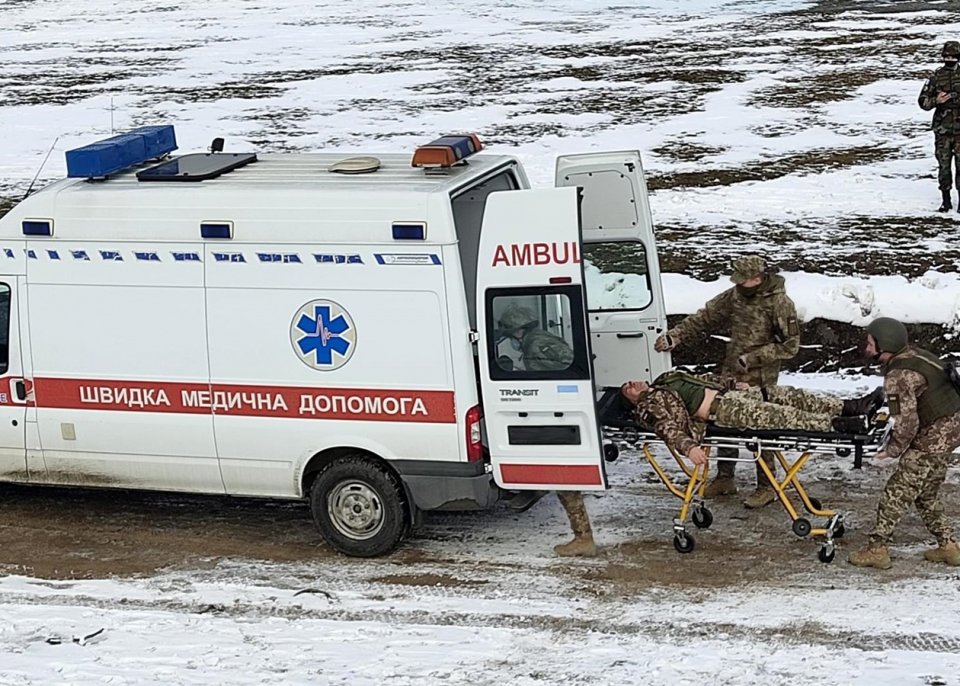 На Донбасі п'ять обстрілів, двоє поранених
