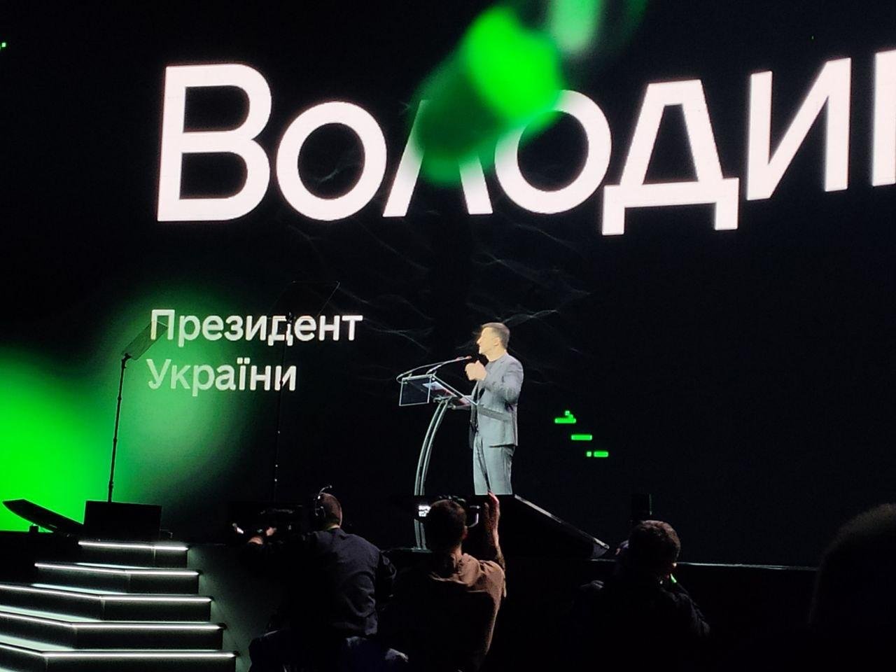 Вакциновані літні українці отримають безкоштовні смартфони від держави