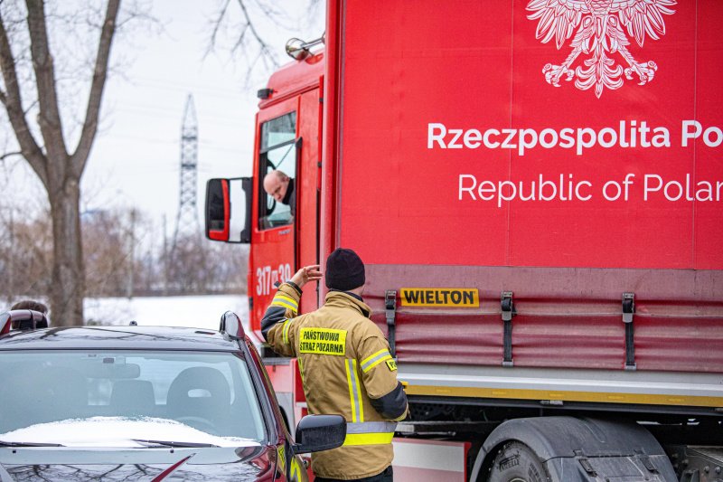 Колона з 29 вантажівок: в Україну прибула гуманітарна допомога з Польщі