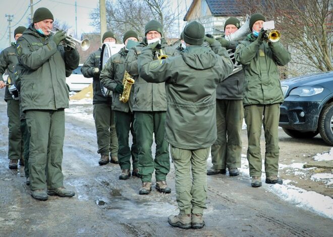 На Херсонщині поховали трьох нацгвардійців, яких розстріляли на ПМЗ
