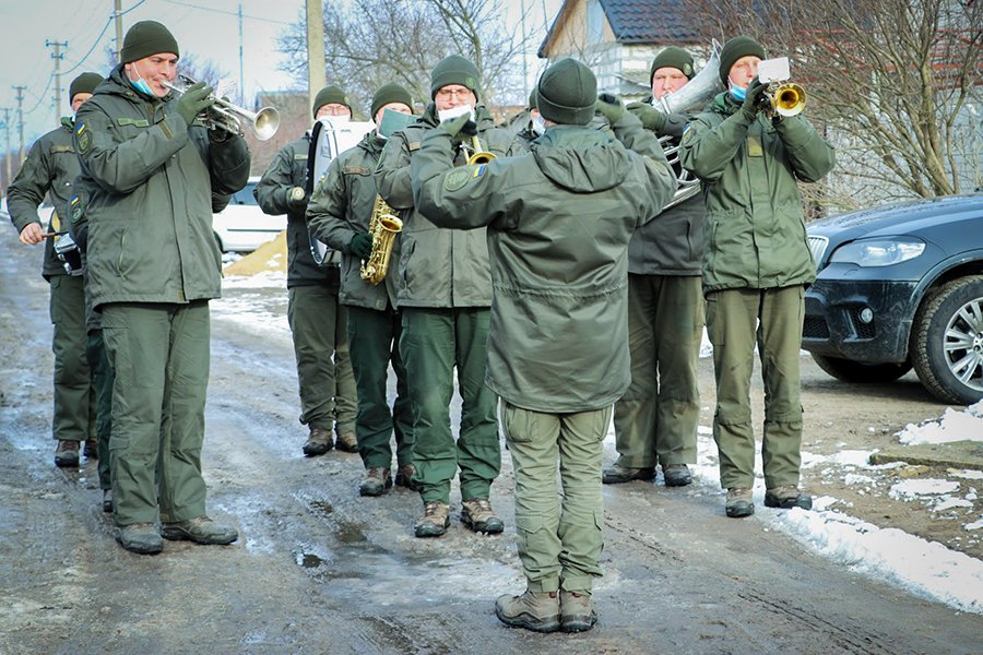На Херсонщині поховали трьох нацгвардійців, яких розстріляли на ПМЗ