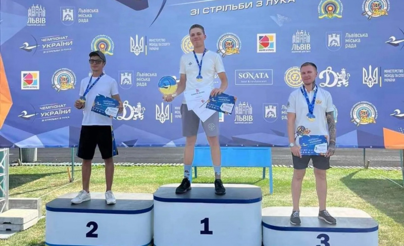 Два золота та срібло: чернівчани показали відмінні результати в Україні зі стрільби з лука