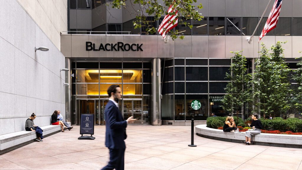 Австралійський мільярдер вкладе 500 млн дол. в один із фондів Black Rock для відновлення України