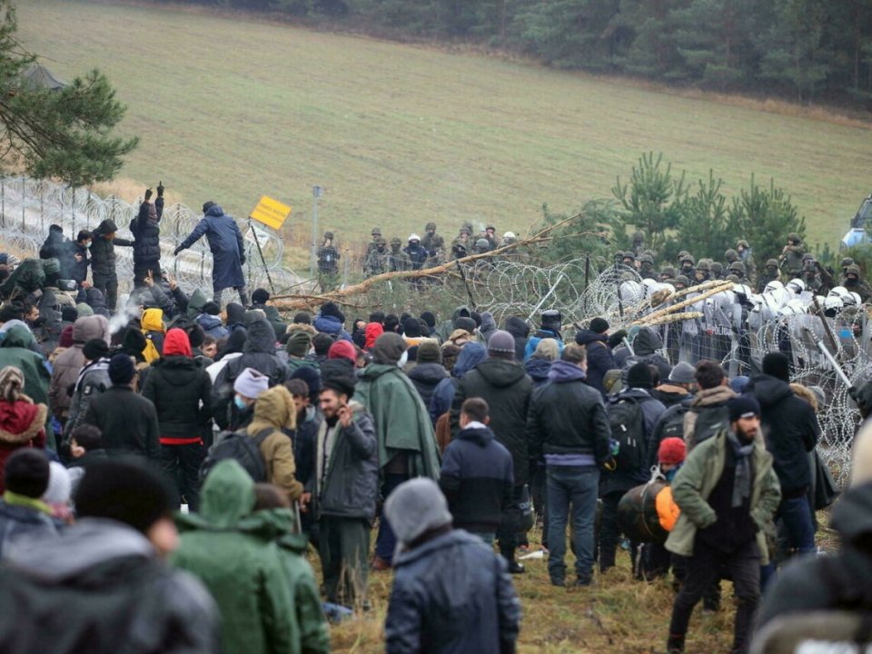 Данилов та Монастирський розповіли, чи зможуть військові України стріляти по мігрантах