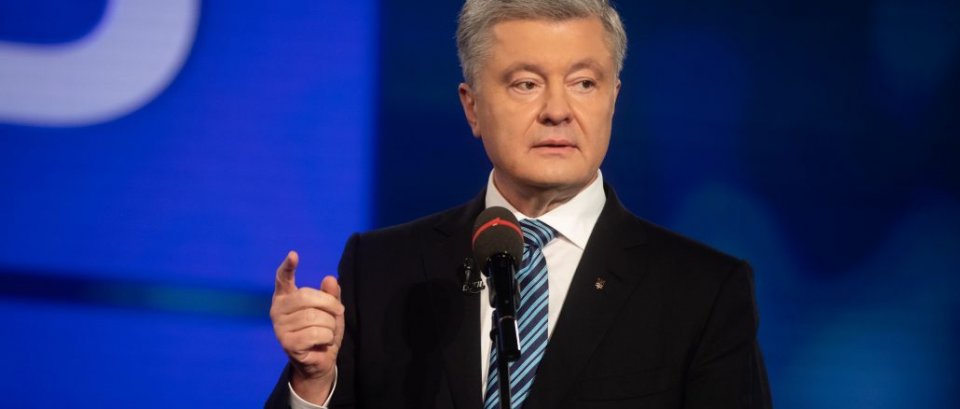 «Досить ганьбити українську розвідку, це еліта нашої армії»: Порошенко – Зеленському