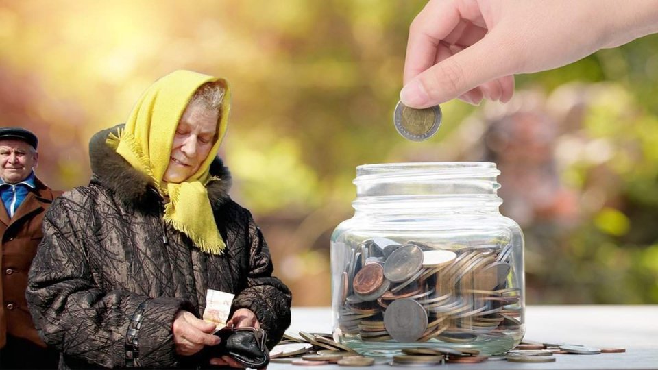 Пенсії з 1 грудня зростуть: на скільки і для кого