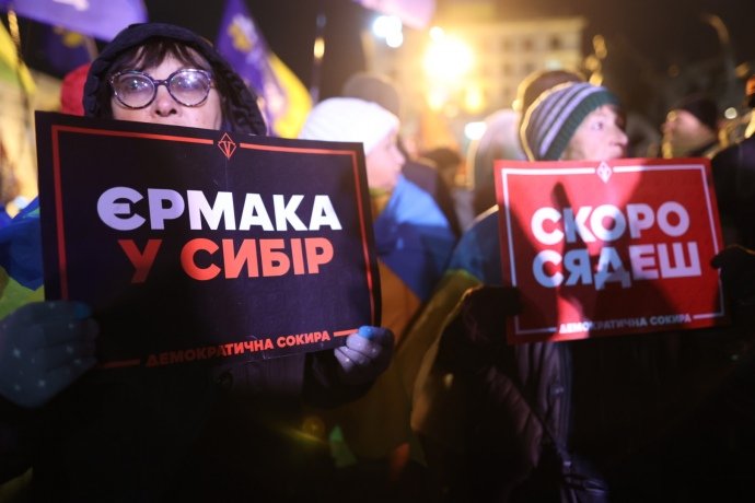 Протестувальники кинули монети у стіни Офісу президента і пішли далі