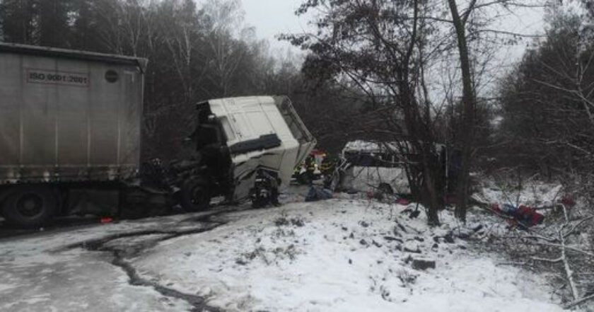 Вантажівка та маршрутка зіткнулися на Чернігівщині: 10 загиблих