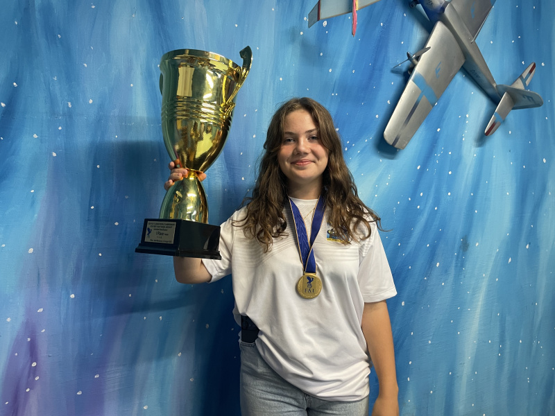 «Хочу здобути кубок світу»: чернівчанка стала чемпіонкою світу з авіамодельного спорту