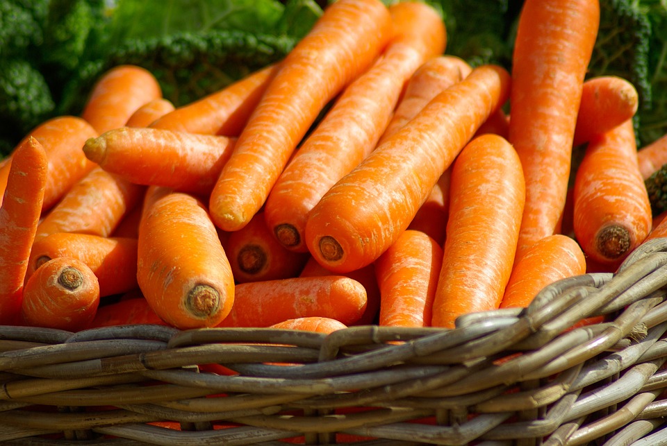Продукти, які допомагають природним чином позбутися зайвої рідини з речовин