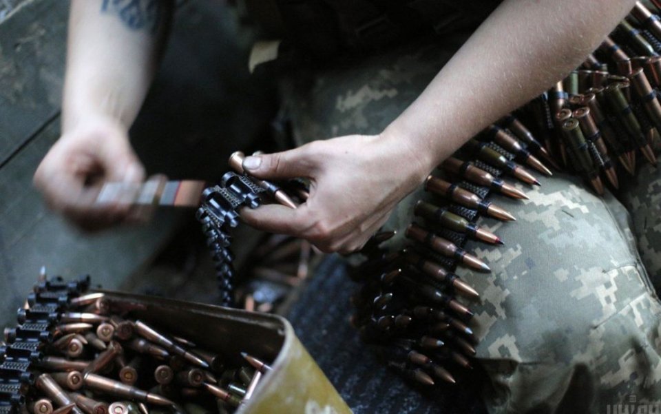 Обстріли бойовиків на Донбасі не припиняються: є загиблий та поранені