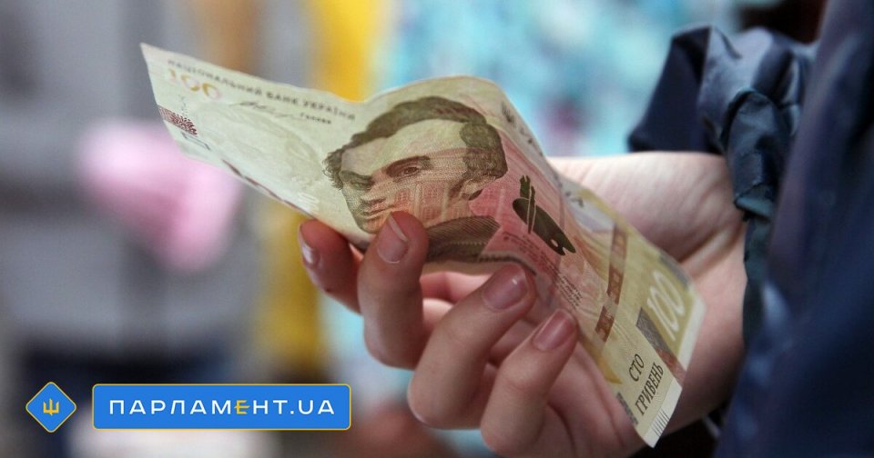 Зарплати в Україні: у яких регіонах платять більше