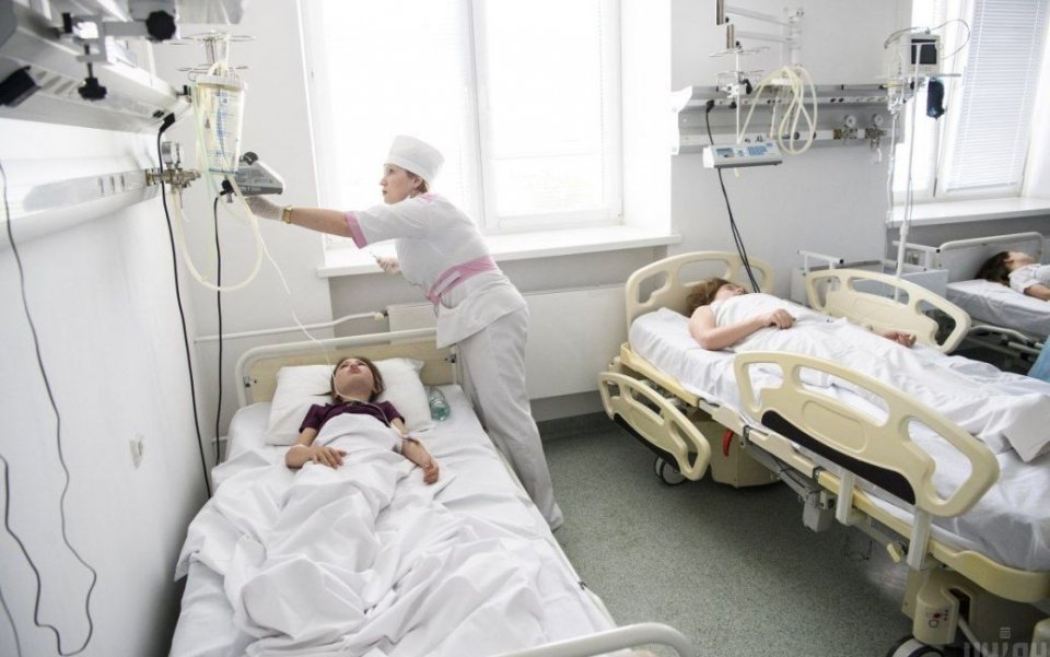 На Прикарпатті День знань закінчився масовим отруєнням.