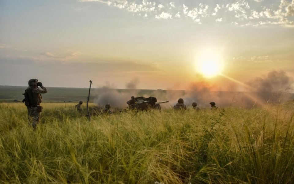 Бойовики синхронно вдарили по Донецькій та Луганській областях: є поранені