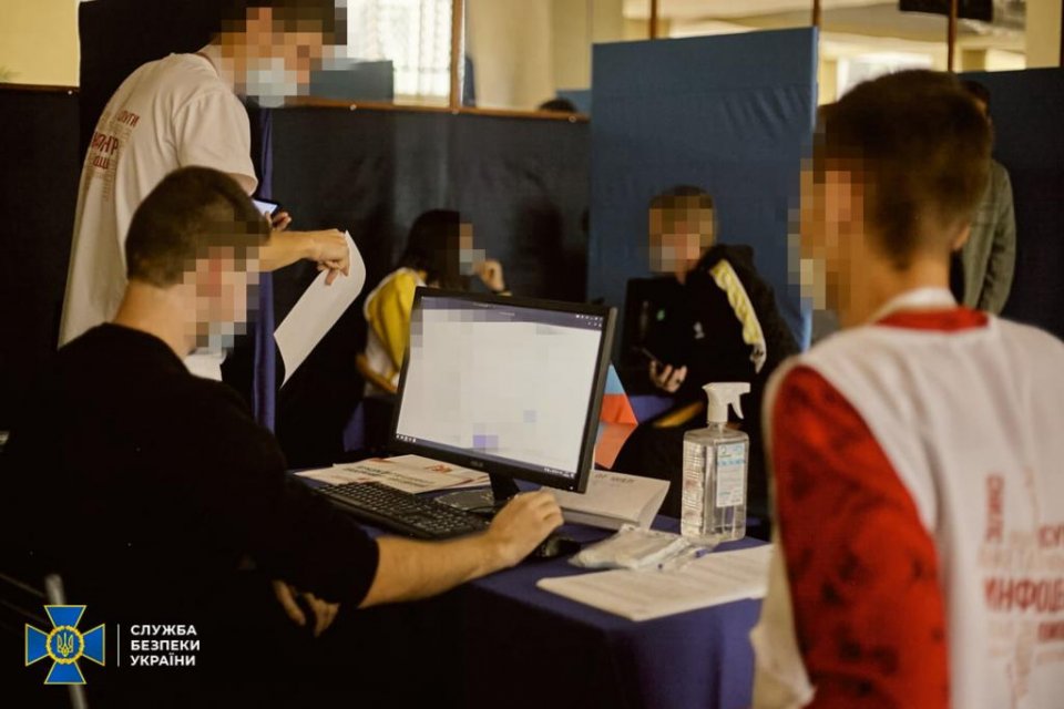Вибори до Держдуми РФ: мешканцям ОРДЛО масово видають російські паспорти