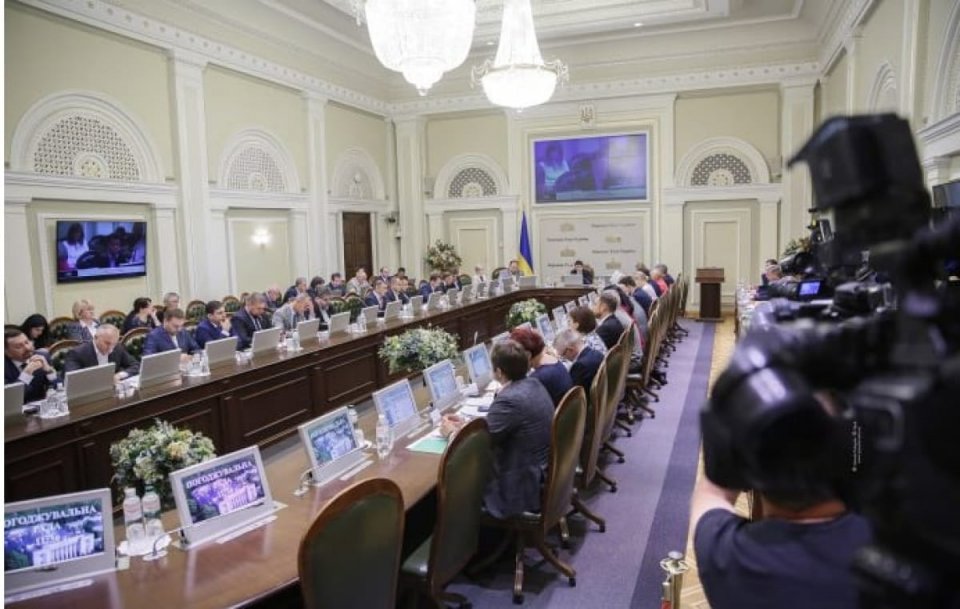 “Слуги народу” пішли із погоджувальної ради під час виступу Порошенка