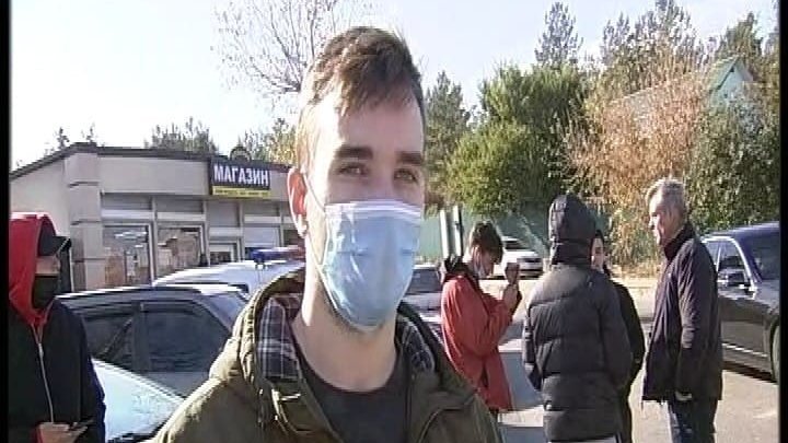 Акції біля будинку Порошенка: штовхання та розпорошення сльозогінного газу