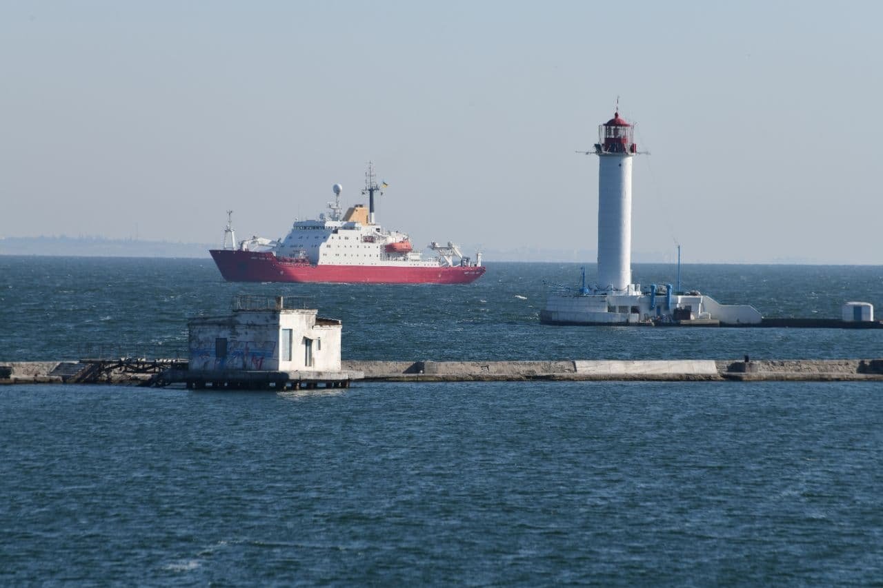 У порту Одеси пришвартувався перший український криголам