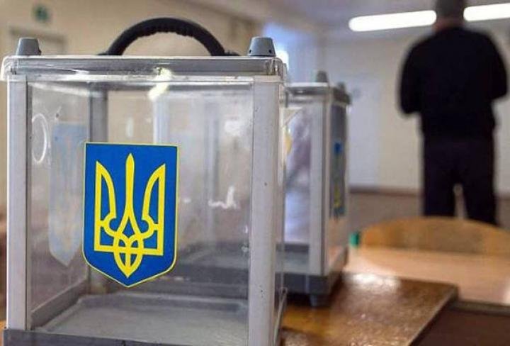 72% українців вважають, що вибори потрібно проводити після війни