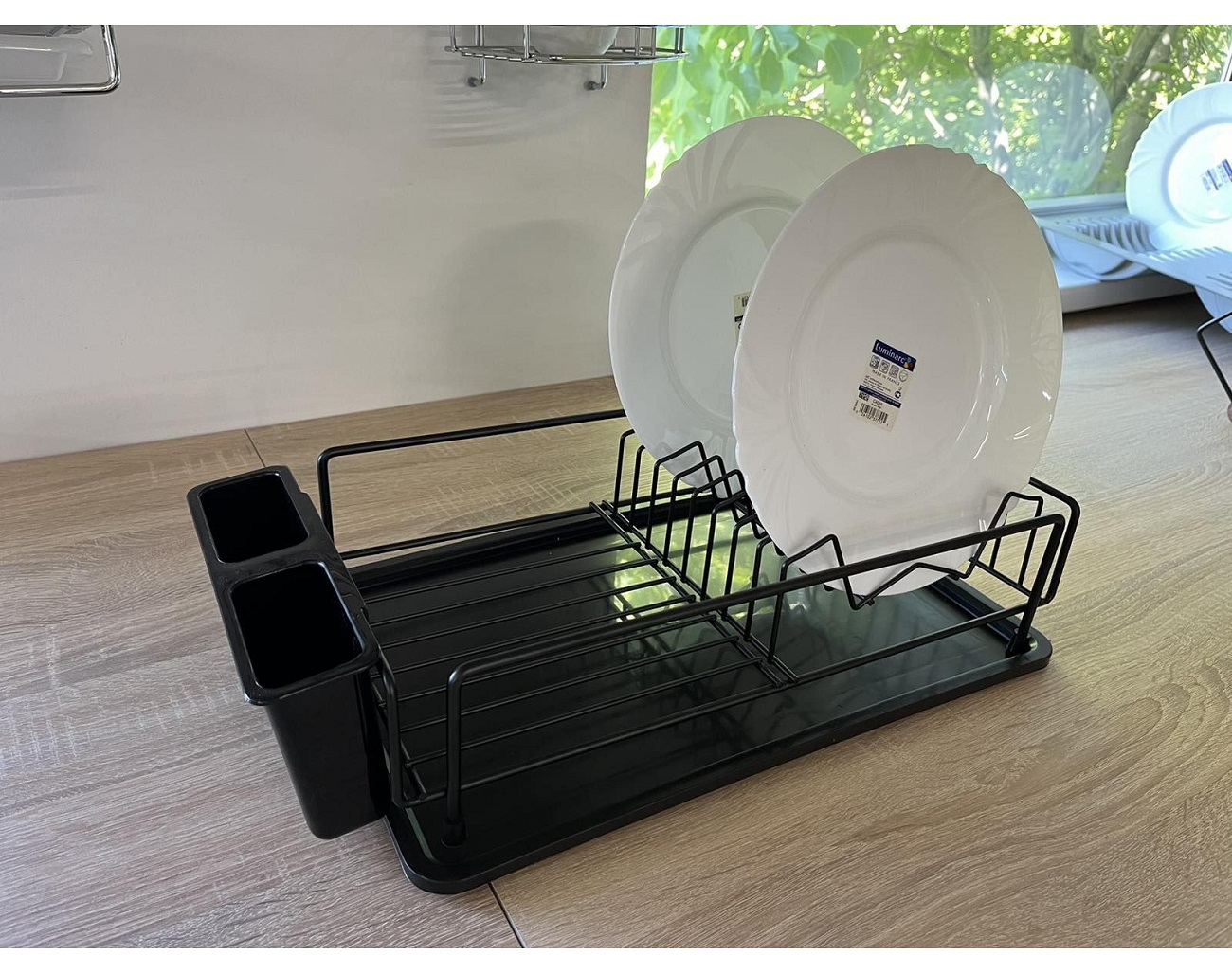 Удобная кухня: зачем выбирать настольную сушку для посуды