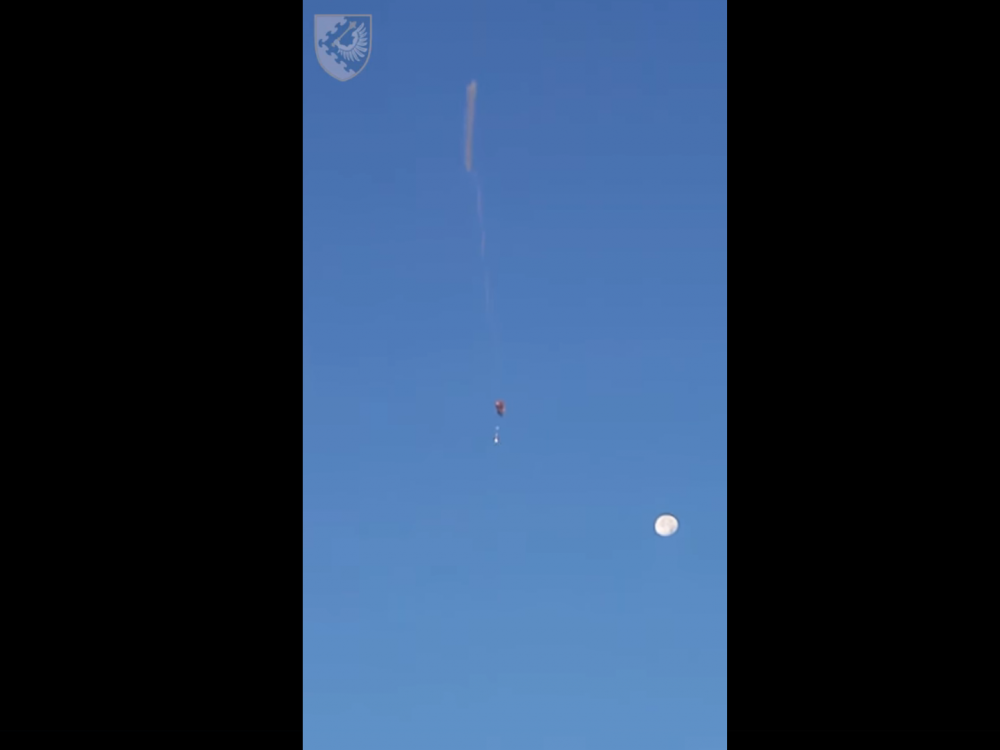 Військові показали, як F-16 збив ворожу ціль під час масованого удару по західних областях