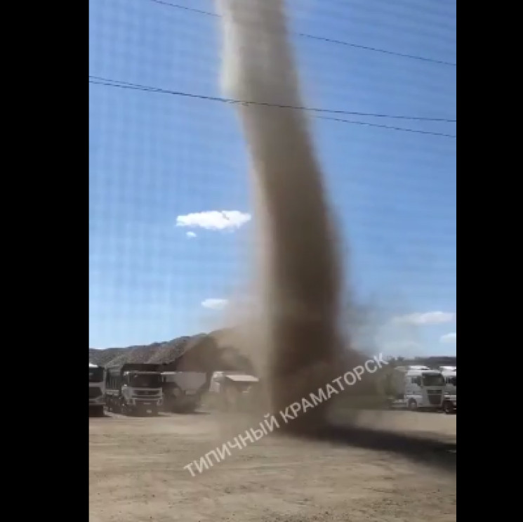У Kramatorsk Rose Tornadoes з дому (фото+відео)