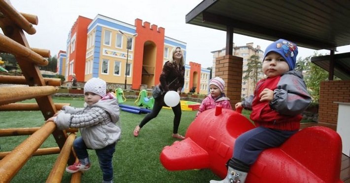 “Болісне запитання”: аркуш прокоментував зарплату вчителів дитячого садка