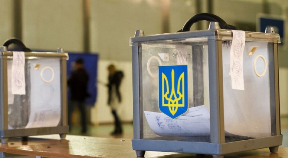 Вибори в Україні: Зафіксовані перші порушення