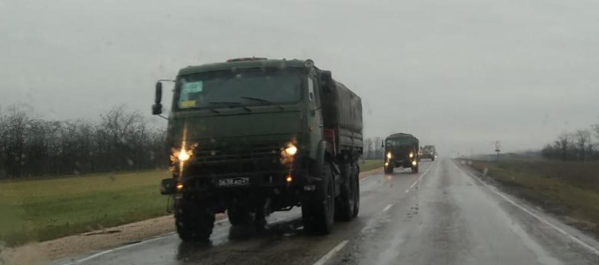 Під Бахчисараєм помітили колону російської військової техніки (ВІДЕО)
