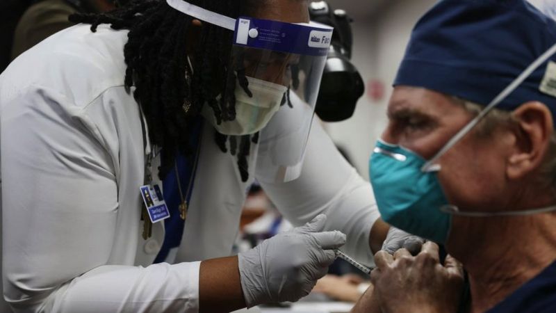AstraZeneca все частіше пов’язують із тромбами: як розпізнати смертельні ускладнення (ВІДЕО)