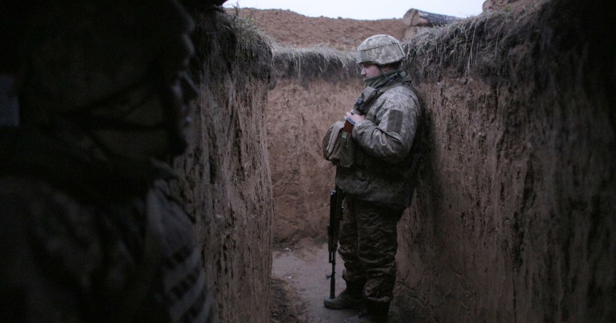 На Донбасі внаслідок прицільного вогню бойовиків загинув український військовий (ВІДЕО)