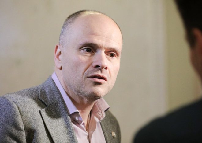 Бігання по граблях: що стоїть за вакцинальним скандалом в Україні