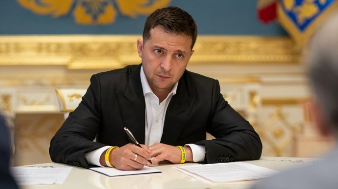 ЗЕЛЕНСЬКИЙ БЛОКУВАВ КАНАЛИ МЕДВЕДЧУКА: РНБО запровадила САНКЦІЇ