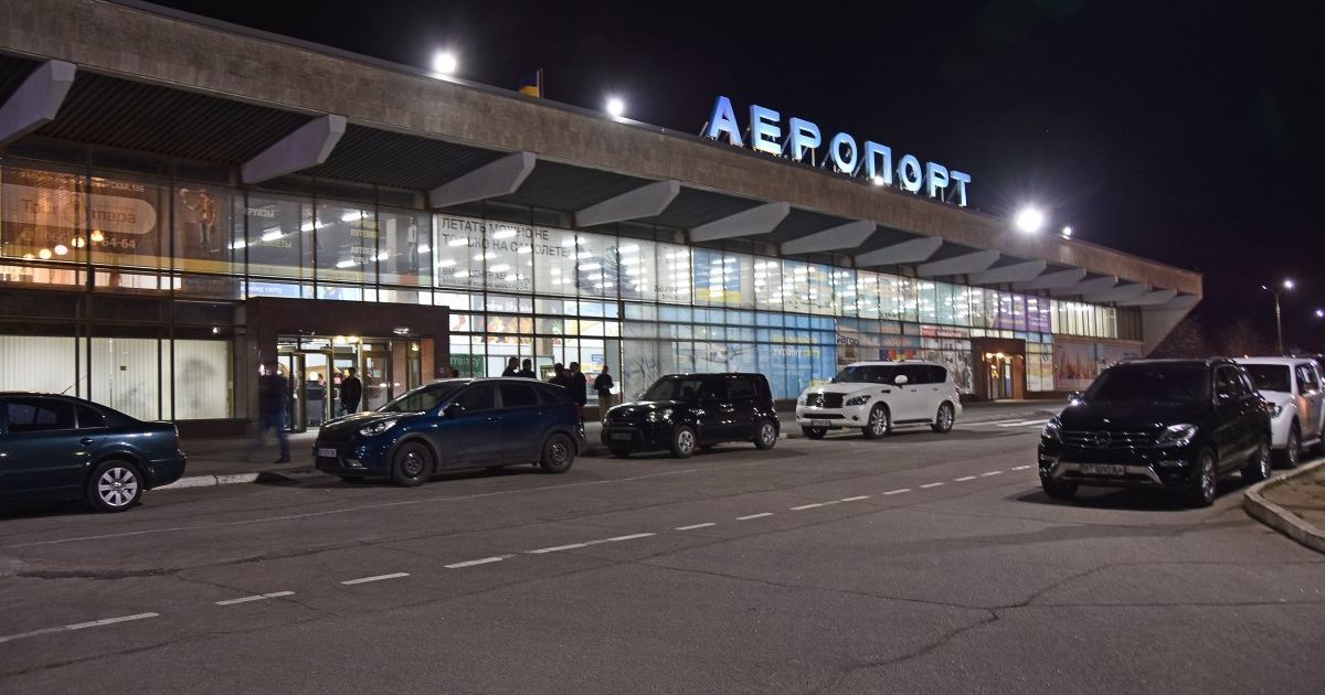 В аеропорту Херсона на крадіжці речей пасажирів спіймали вантажників
