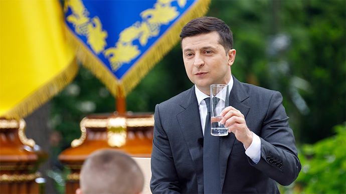 Зеленський пропонує припинити повноваження всіх суддів КСУ: текст законопроекту