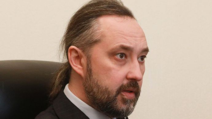 Суддя КС лякає президента Володимира Зеленського війною та в’язницею