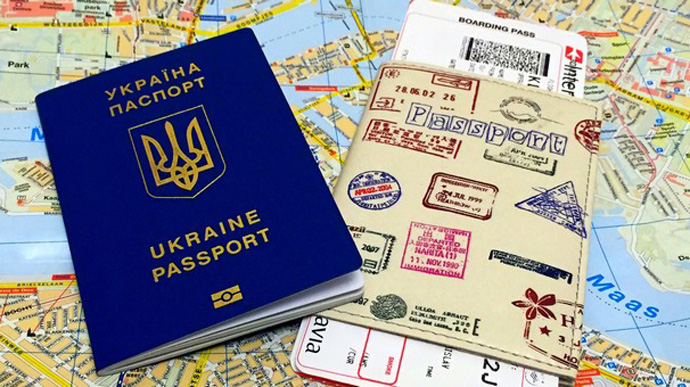 Українці можуть подорожувати вже у 25 країнах (СПИСОК)