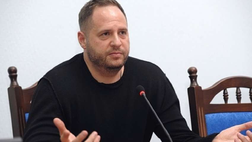 Голову Офісу президента звинуватили у зриві операції СБУ: маячня чи зрада?