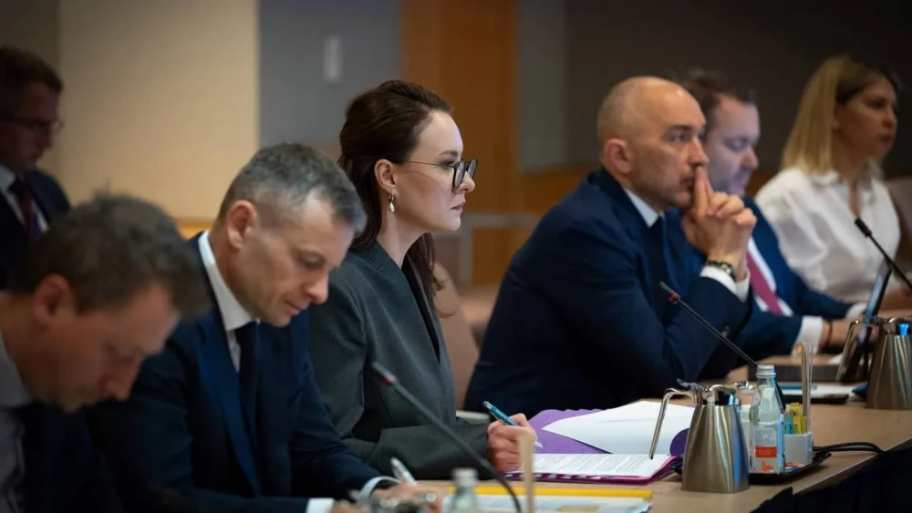МВФ відклав на рік вимогу щодо ПДВ для ФОП. Тепер основна вимога – податок на посилки: медіа