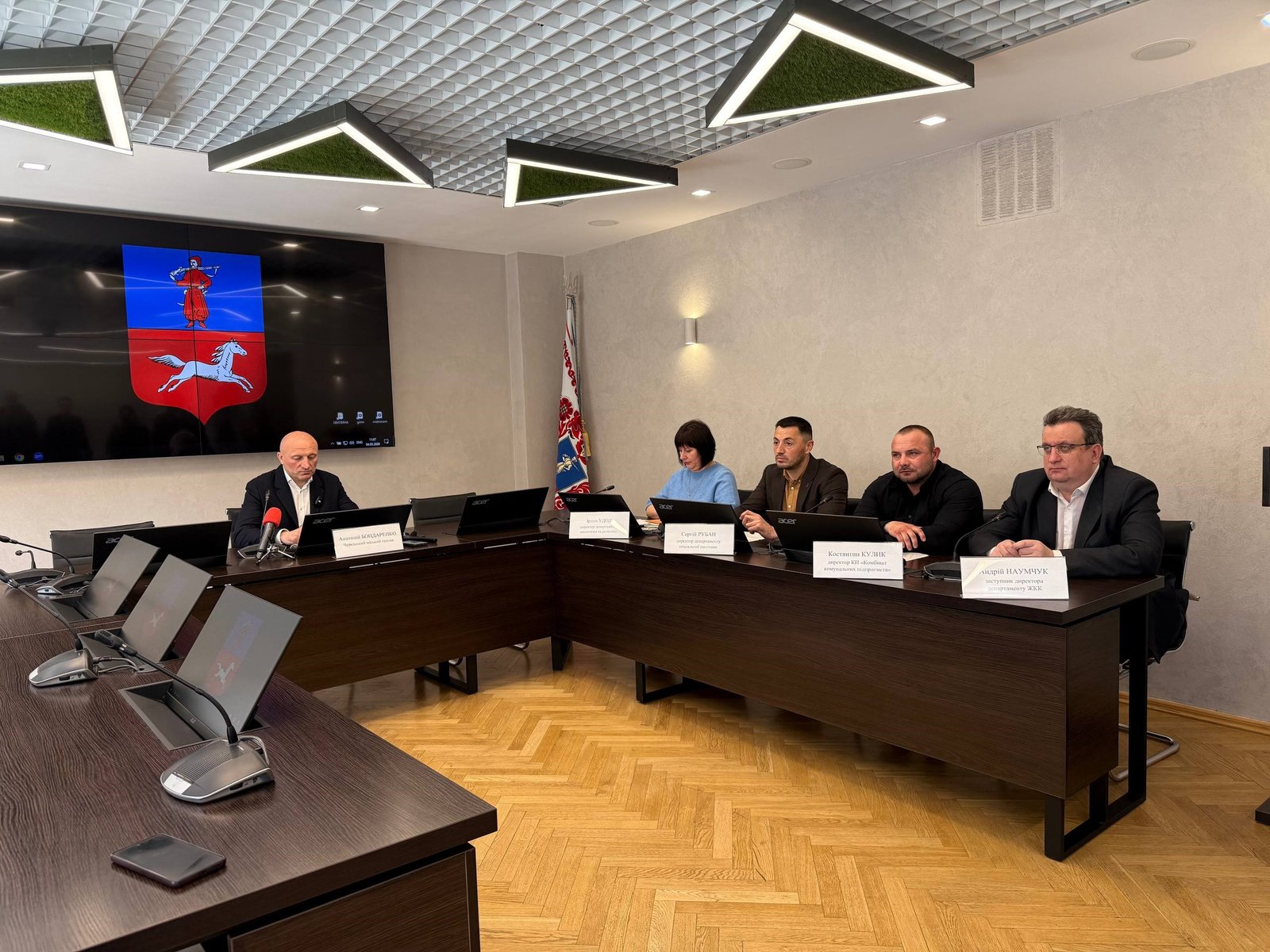 “Черкацям і самим потрібно докласти зусиль, щоб отримати компенсації”, – мер Черкас про ремонт помешкання від прильоту будинку та цвинтаря
