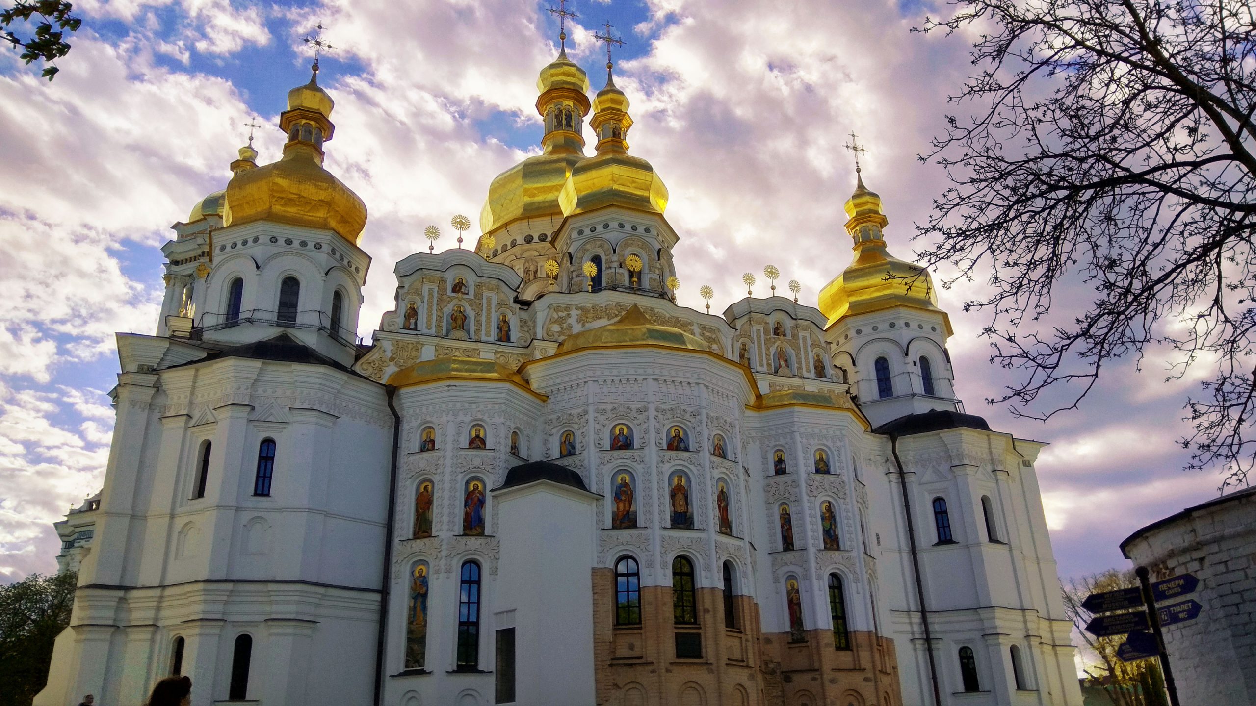 Києво-Печерська лавра закривається на карантин через спалах коронавірусу
