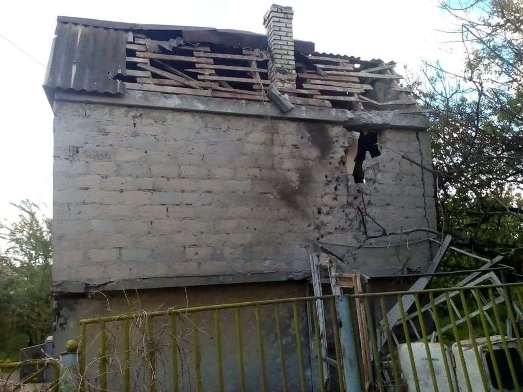 Українські військовослужбовці на Донбасі потрапили під обстріл із великокаліберного озброєння