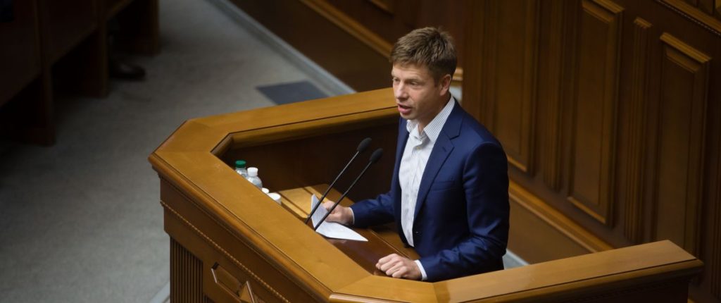 Зеленський відмовився тиснути руку Гончаренка після його криків із трибуни: “Ніколи не переходьте на особи”
