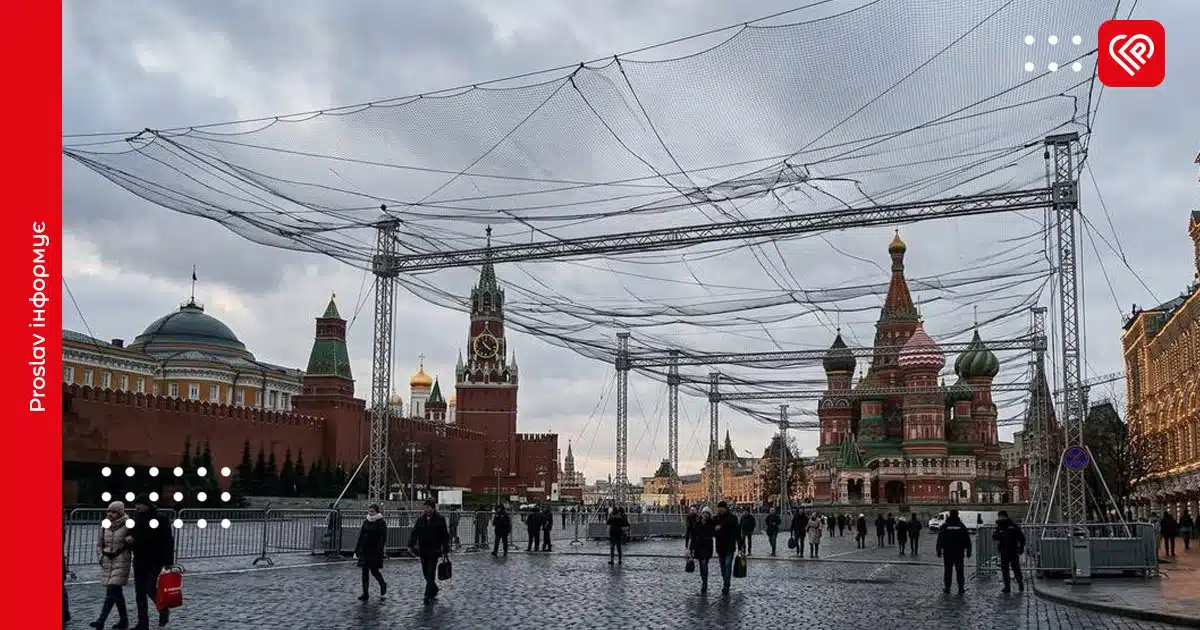На Червоній площі натягують сітки, а парад буде без танків: Путін просить перемир’я на 9 травня через страх перед ударами